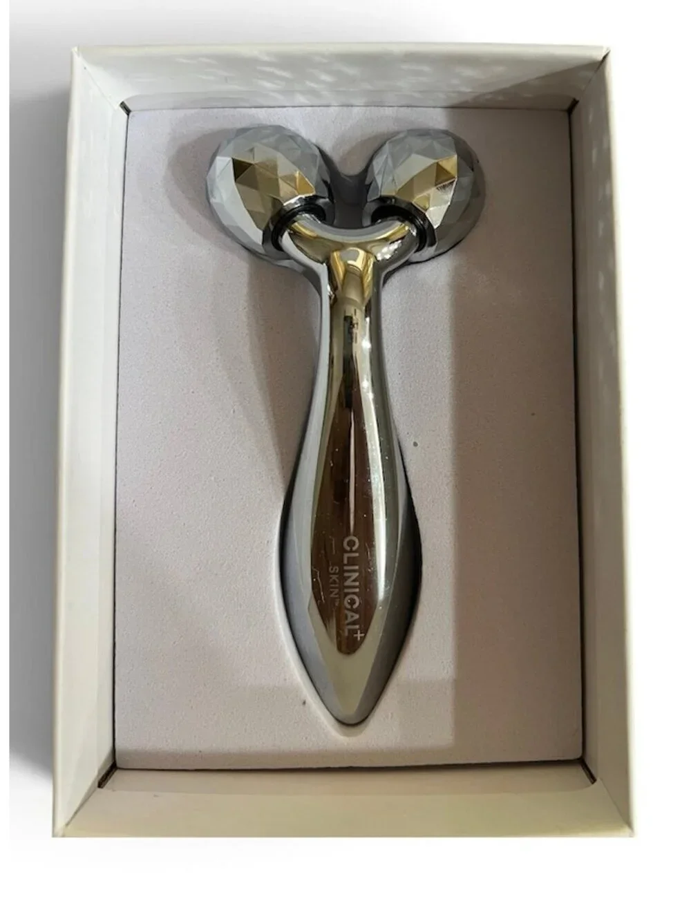 Clinical + Skin Pétrissage Face Massage Beauty Roller Silver Faceted Anti Aging